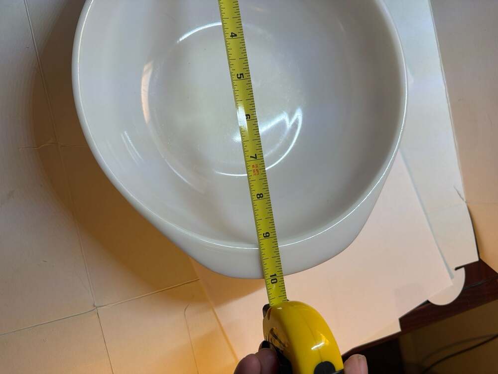 Pyrex 024 Vintage 2-Quart Round Casserole Serving Dish with Strawberry Vine Patt - Picture 3 of 9